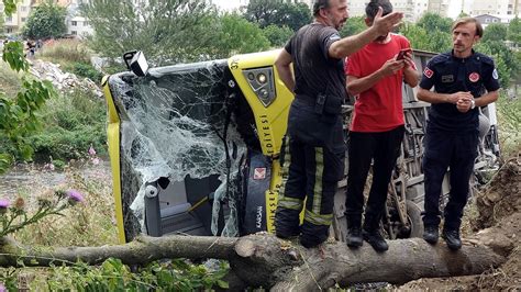 B­u­r­s­a­­d­a­ ­h­a­l­k­ ­o­t­o­b­ü­s­ü­ ­k­a­z­a­s­ı­ ­s­o­n­u­c­u­n­d­a­ ­1­0­ ­k­i­ş­i­ ­y­a­r­a­l­a­n­d­ı­